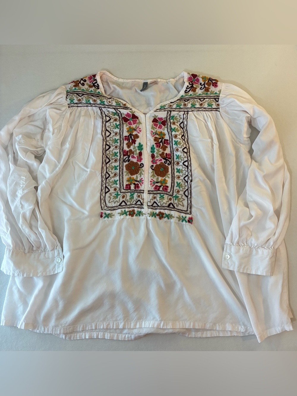 Anu 🌺Embroidered🌺Peasant Top sz Small/Medium